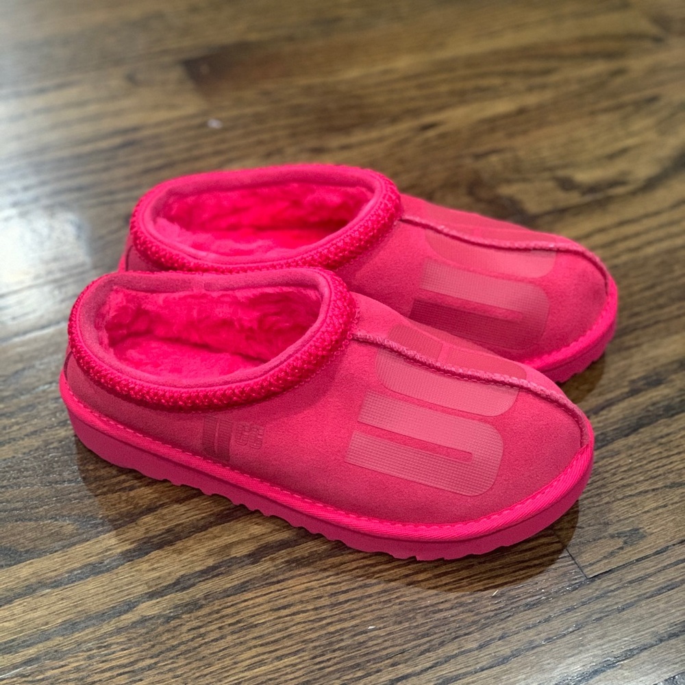New Ugg Tasman II Scatter Graphic Slipper Shoe Red Kids US Size 4